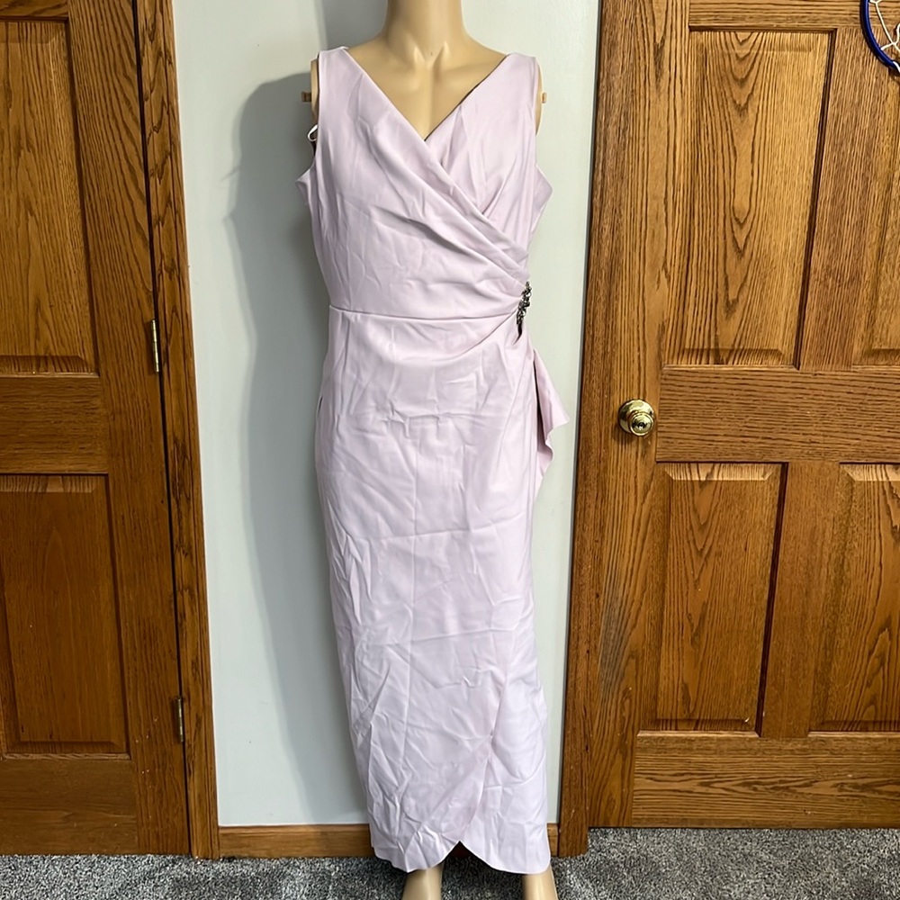 Women’s dress- 16